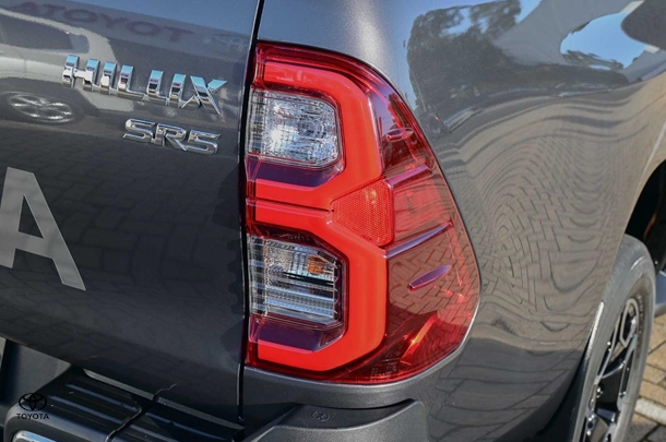 2023 Toyota HILUX SR5 image 14