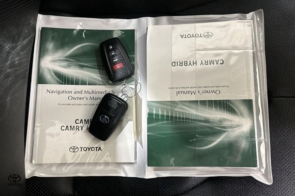 2021 Toyota Camry Hybrid SL image 5