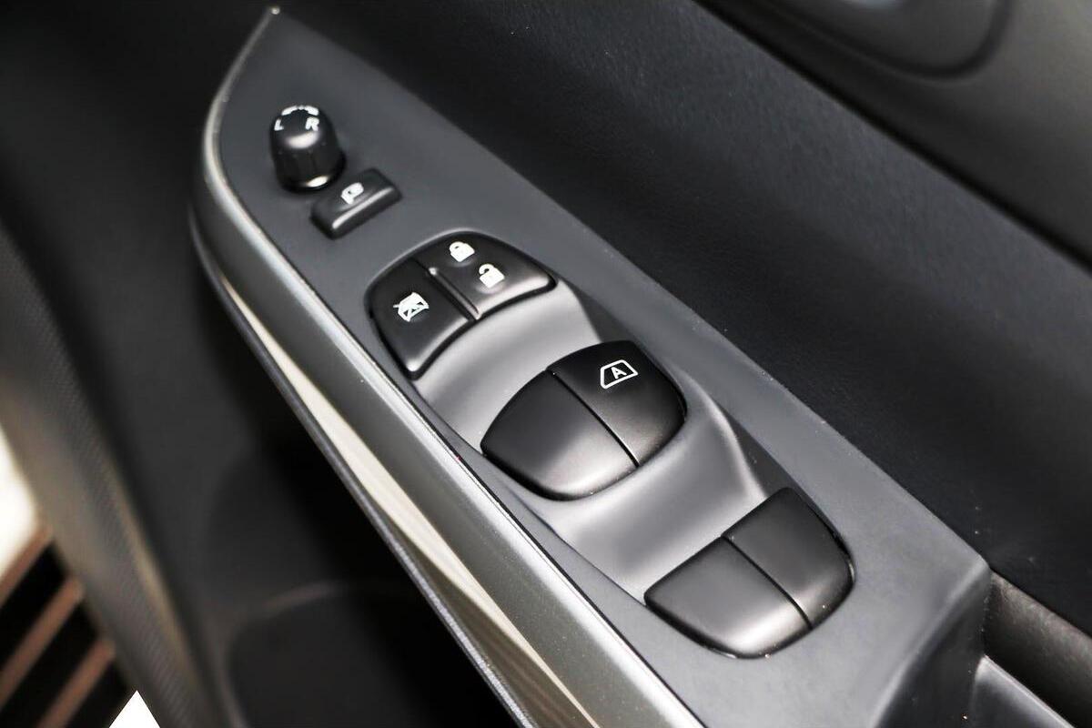 2024 Nissan Navara ST-X D23 Auto 4x4 MY24 image 18