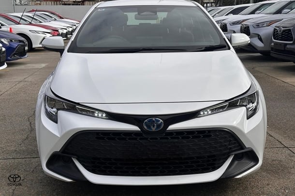 2023 Toyota Corolla Hatch Hybrid Ascent Sport image 4