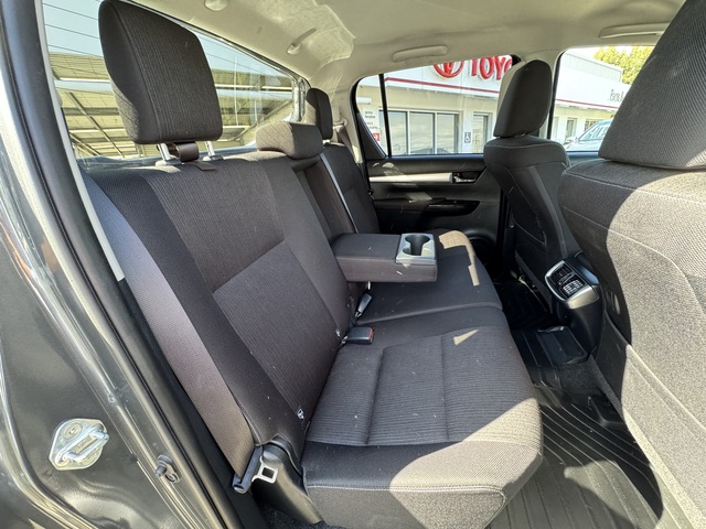 2023 Toyota Hilux SR5 image 17