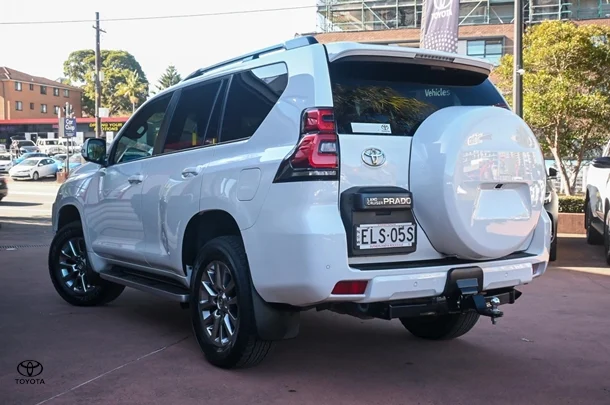 2021 TOYOTA Prado VX image 2
