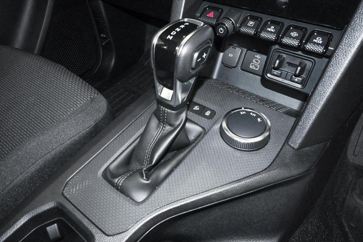 2024 Volkswagen Amarok TDI405 Core NF Auto 4MOT MY23 Dual Cab image 13