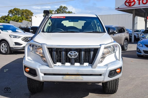 2017 Toyota Prado GX image 3