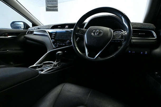 2018 Toyota Camry SL image 19