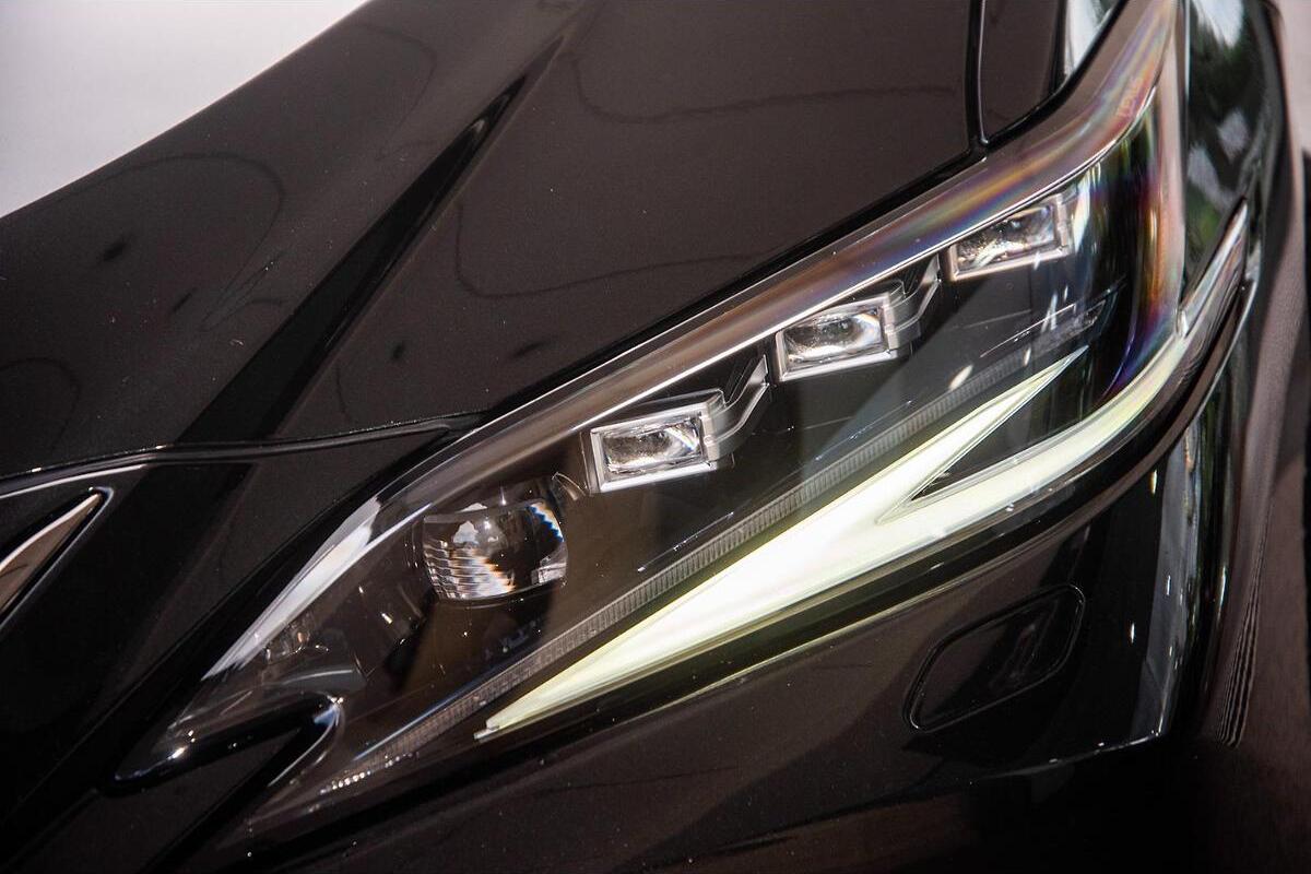 2024 Lexus ES ES250 F Sport Auto image 6