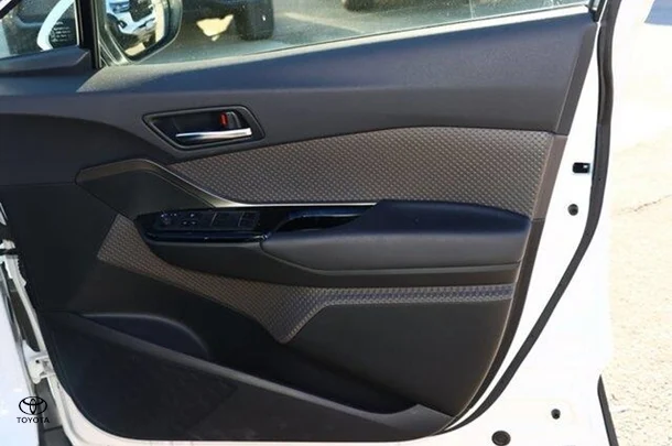 2022 Toyota C-HR Hybrid Koba 2WD image 5