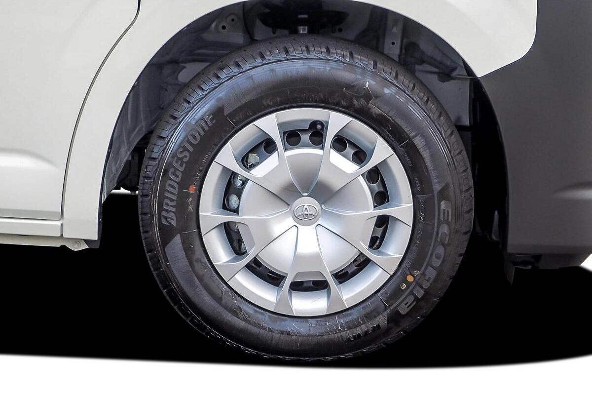 2025 Toyota Hiace LWB Auto image 10