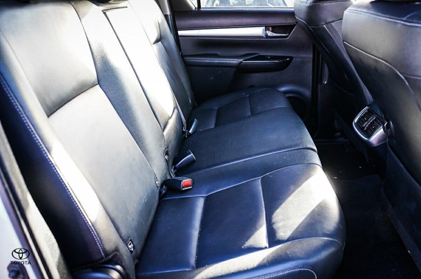 2021 Toyota Hilux 4x4 SR5 image 12