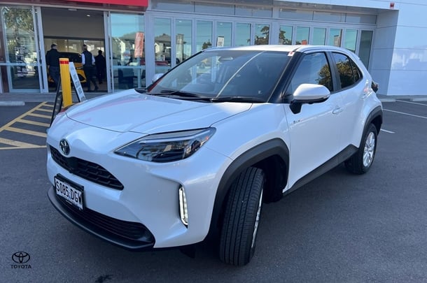 2025 Toyota Yaris Cross Hybrid GXL image 2