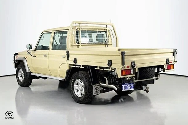2021 Toyota LANDCRUISER MILITARY GXL image 6