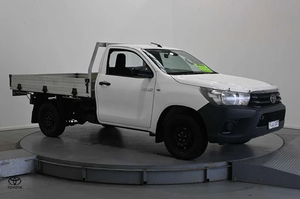 2019 Toyota Hilux 4x2 Workmate image 3