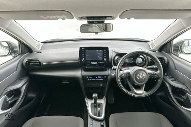 2023 Toyota Yaris Cross Hybrid GX image 2