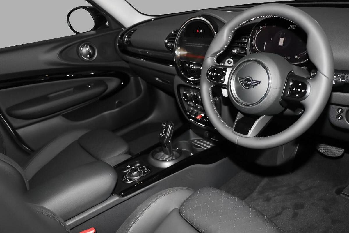 2024 MINI Clubman Cooper S Classic Auto image 6