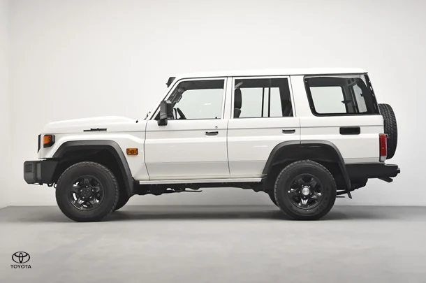 2024 Toyota LC Military GXL image 4