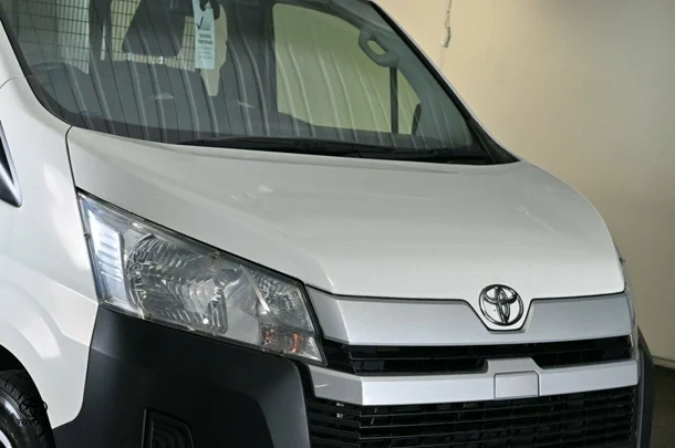 2019 Toyota Hiace LWB image 5
