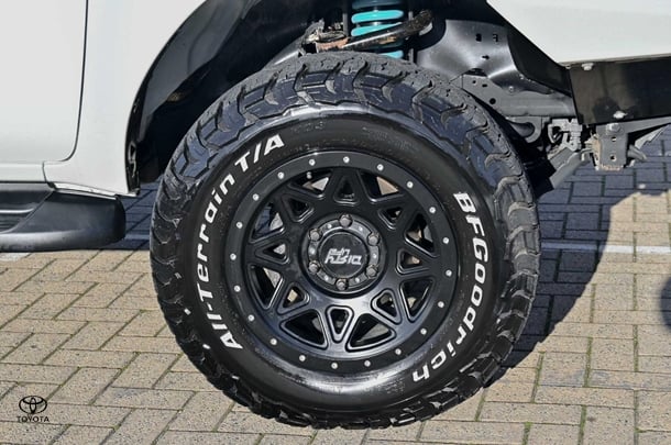 2021 Toyota HILUX SR5 image 16