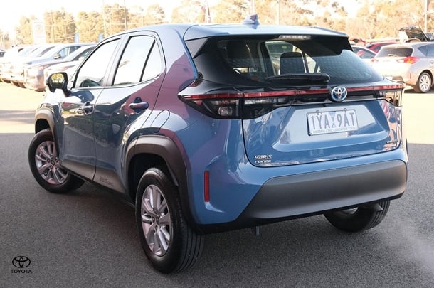 2023 Toyota Yaris Cross Hybrid GX image 2