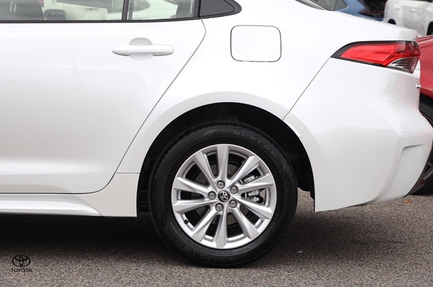 2024 Toyota Corolla Sedan Hybrid Ascent Sport image 13
