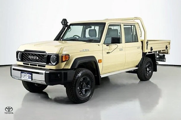 2025 Toyota LANDCRUISER MILITARY GXL image 4