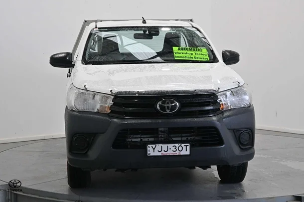 2019 Toyota Hilux 4x2 Workmate image 2