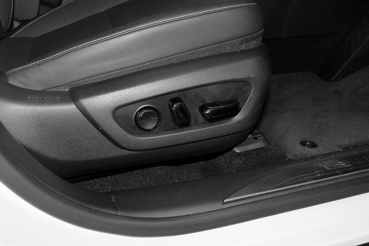 2024 Lexus RX RX350h Luxury Auto eFour image 13