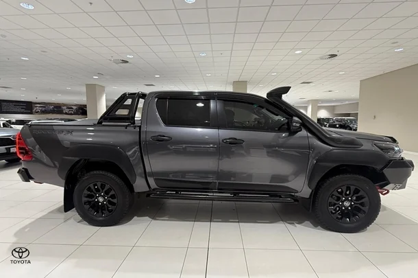 2022 Toyota Hilux 4x4 Rugged X image 2