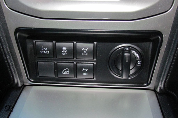 2020 Toyota Prado GXL image 13