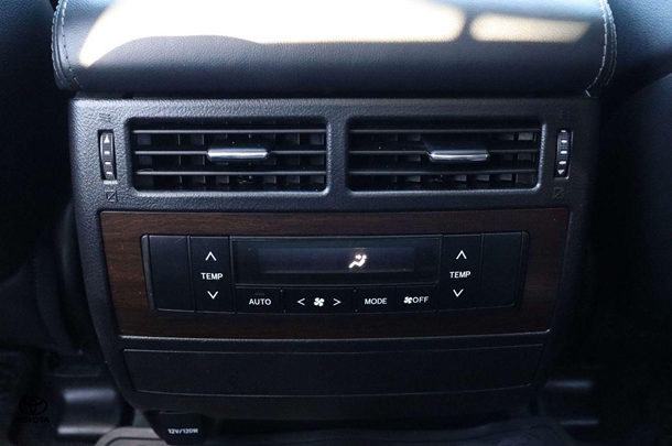 2018 Toyota Landcruiser VX image 33