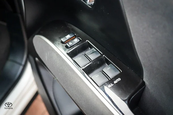 2019 Toyota Tarago GLi image 14