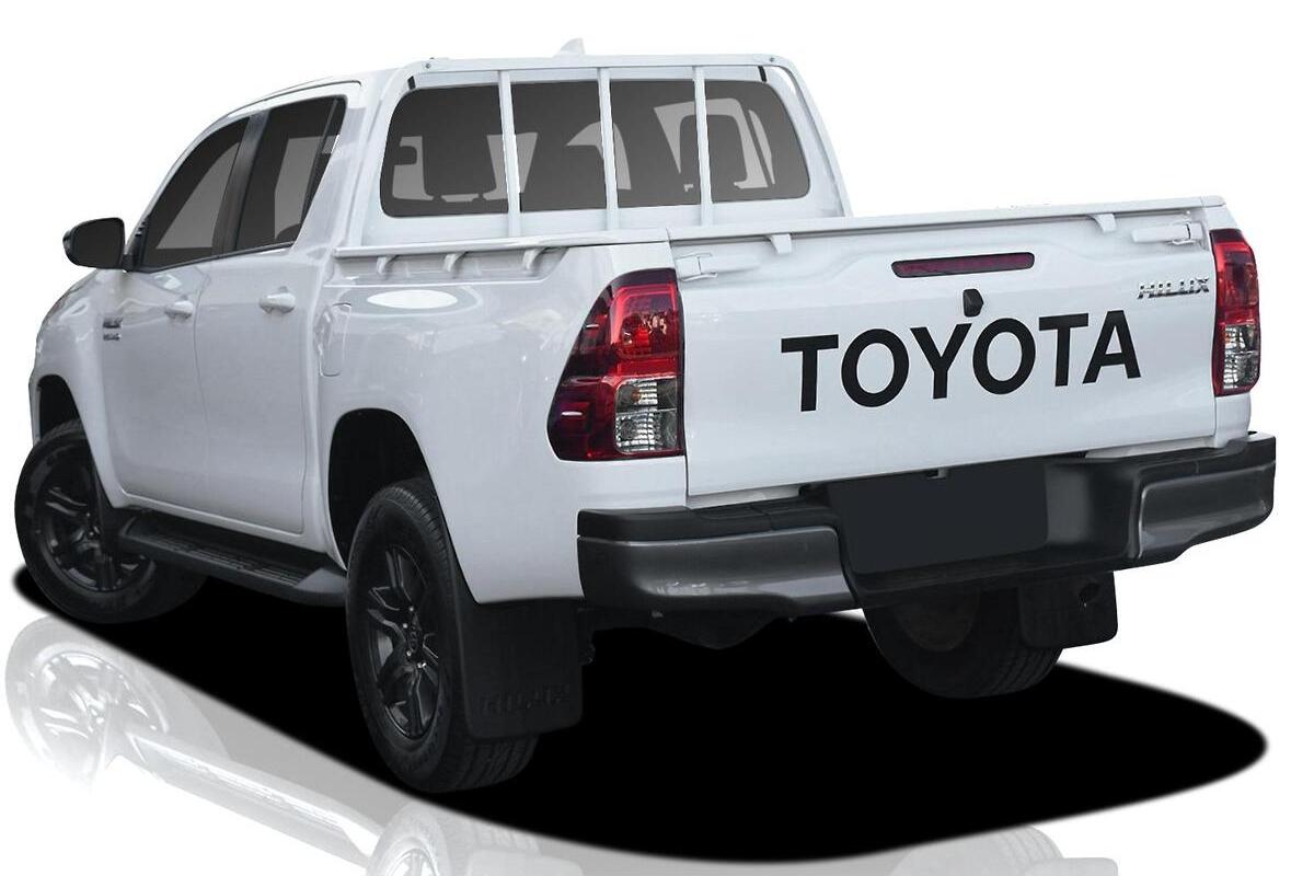 2025 Toyota Hilux SR Manual 4x4 Double Cab image 5