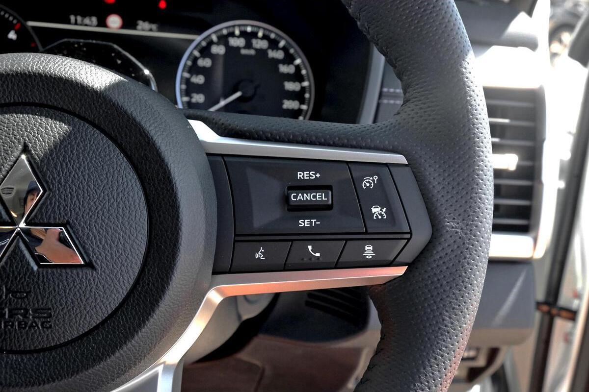 2025 Mitsubishi Triton GLS MV Auto 4X4 MY25 Double Cab image 12