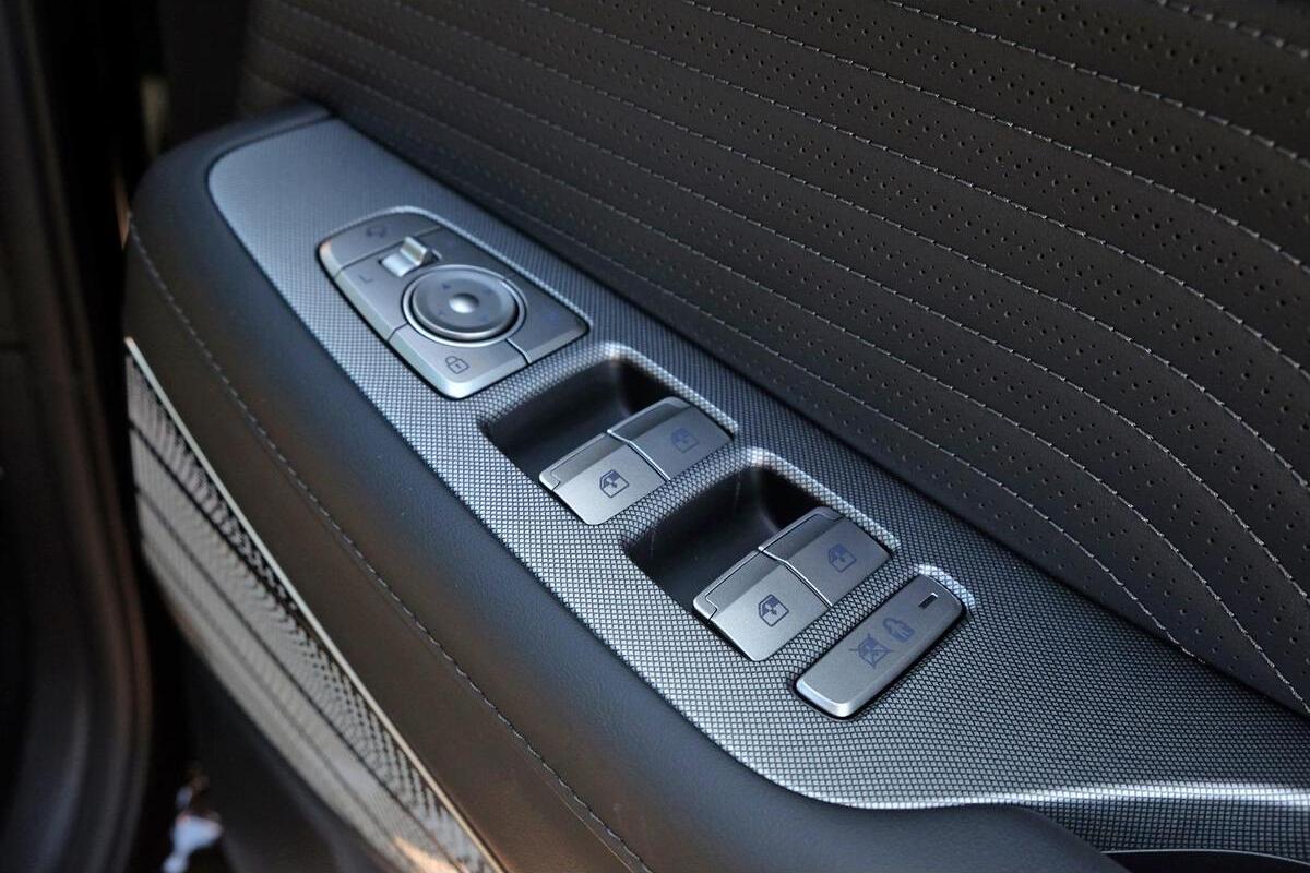 2024 Hyundai Palisade Calligraphy Black Ink Auto AWD MY25 image 16