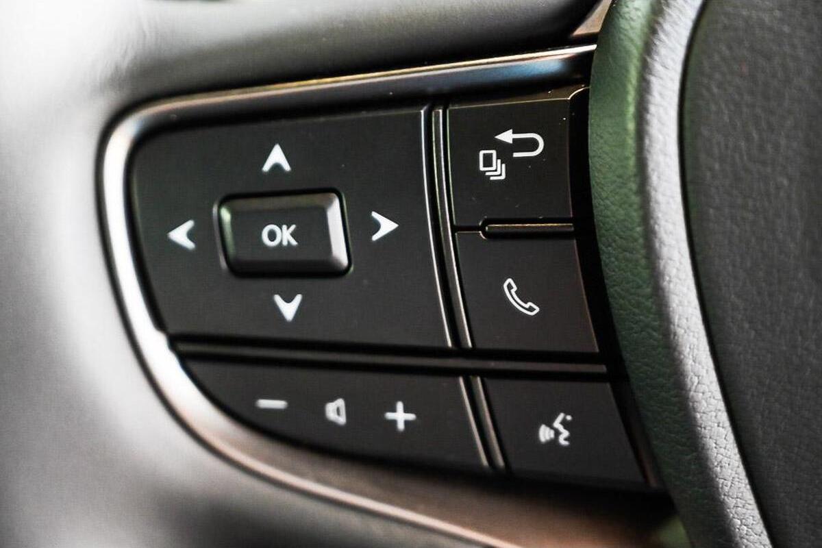 2024 Lexus UX UX300e Luxury Auto FWD image 13