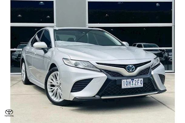 2019 Toyota Camry SL image 1