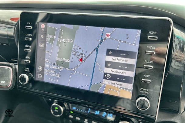 2020 Toyota Hilux SR5 image 17