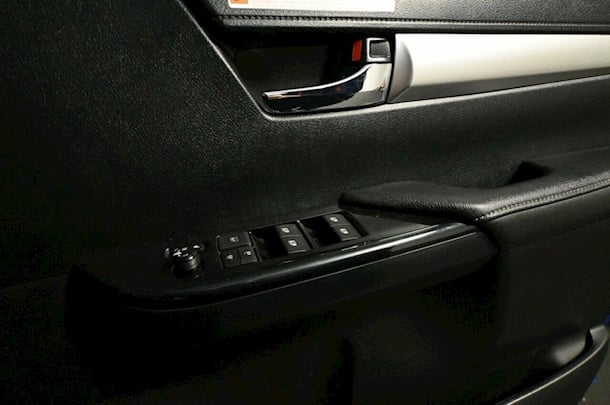 2023 Toyota Hilux SR5 image 11