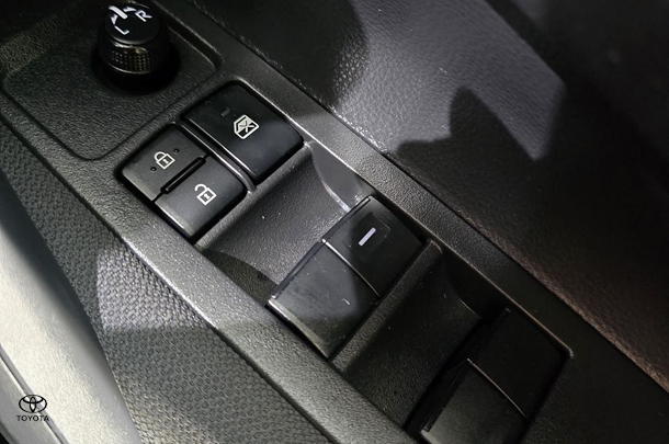 2024 Toyota COROLLA SEDAN HYBRID Ascent Sport image 19