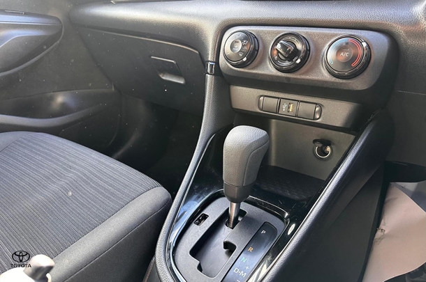2022 Toyota Yaris Ascent Sport image 22