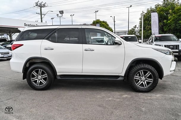 2020 Toyota Fortuner GXL image 3