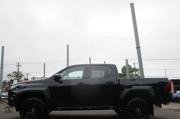 2023 Toyota Hilux GR-S image 5