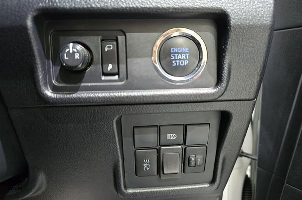2019 Toyota Prado GX image 18