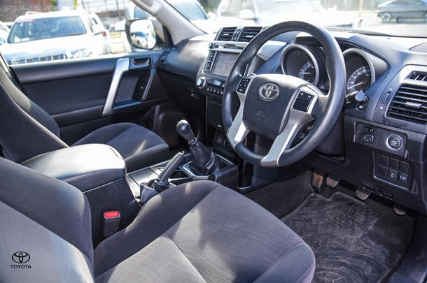 2017 Toyota Prado GX image 17