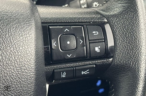 2022 Toyota Hilux SR5 image 24