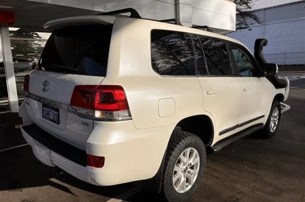 2017 Toyota Landcruiser Sahara image 3