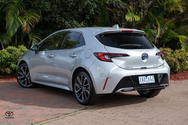 2024 TOYOTA Corolla Hatch Hybrid ZR image 2