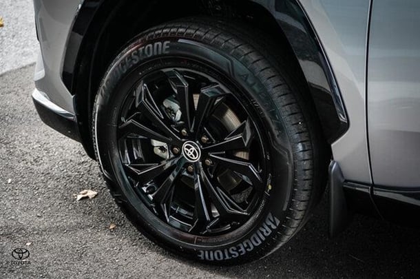 2024 Toyota RAV4 Hybrid XSE 2WD image 5