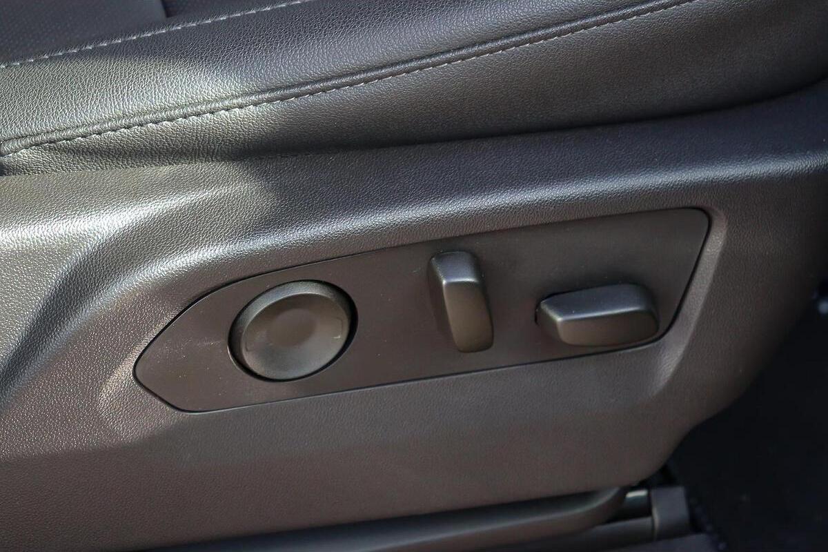 2025 Chevrolet Silverado 1500 LTZ Premium W/Tech Pack Auto 4x4 MY24 image 12