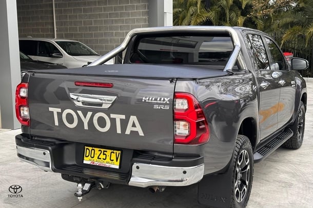 2020 Toyota HiLux 4x4 SR5 image 8