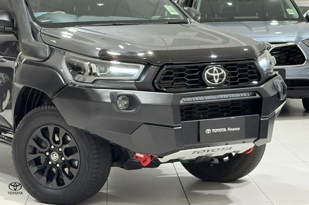 2022 Toyota Hilux 4x4 Rugged X image 3